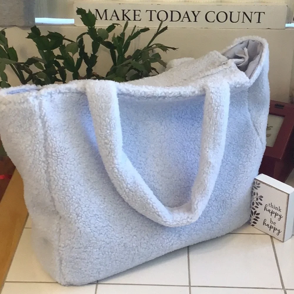 ‘PINK’ Baby Blue Sherpa Tote NWT - Picture 5 of 9